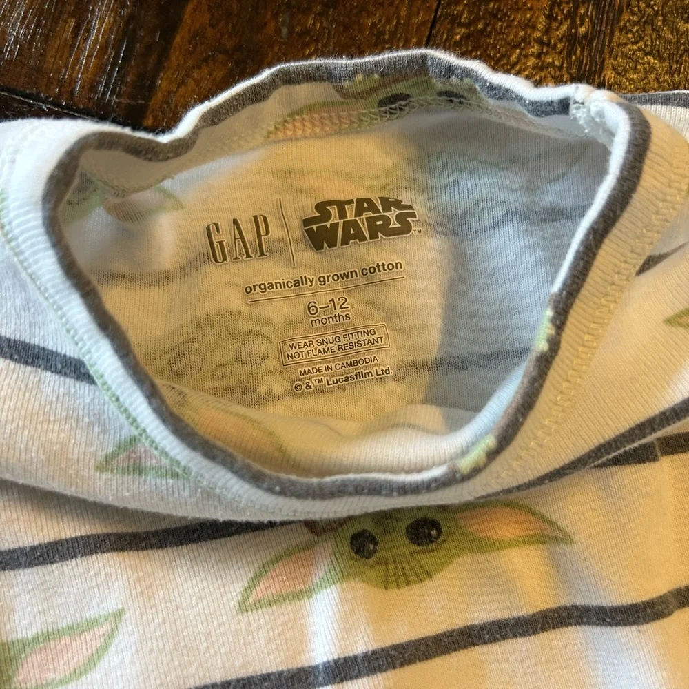 Baby GAP Star Wars Baby Green Graphic One-Piece & Pajama Set